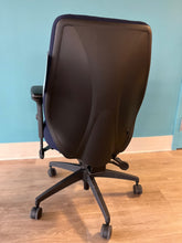 Charger l'image dans la galerie, Chaise ergonomique TCentric rembourré  SURPLUS INVENTAIRE